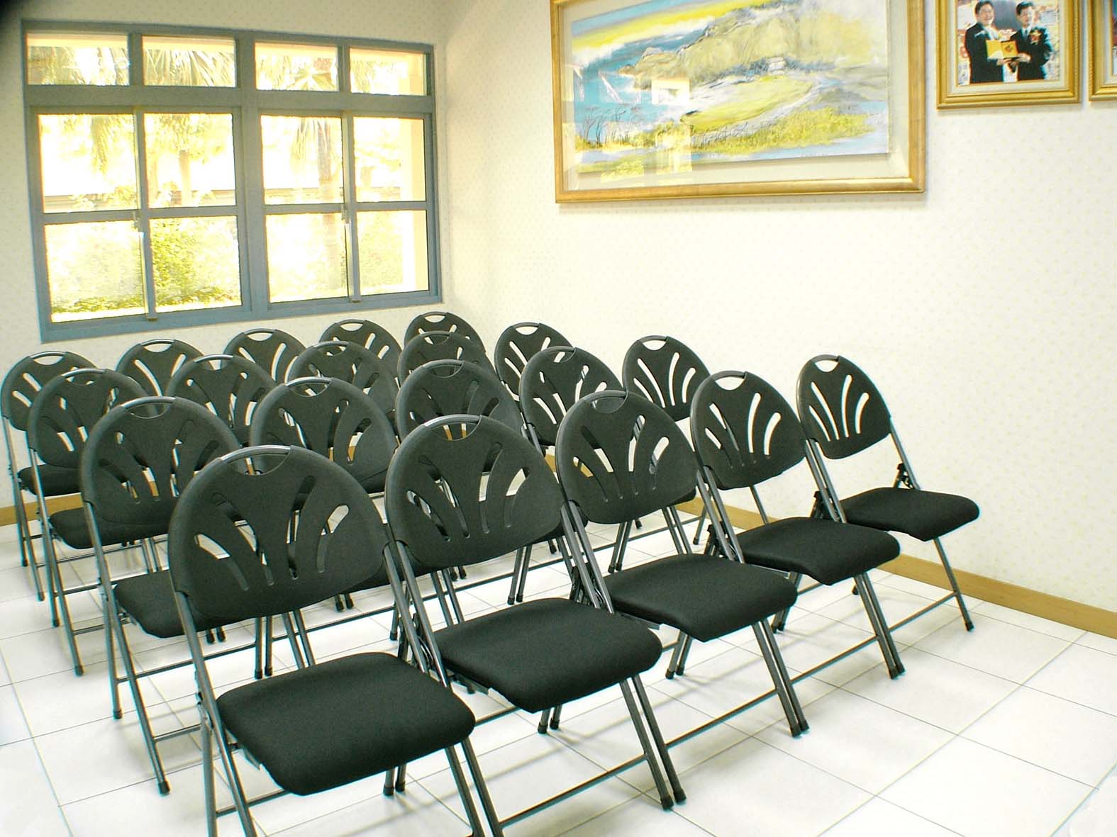 proimages/Product/Chair/Folding_Chair/SHOW_8101_view.jpg